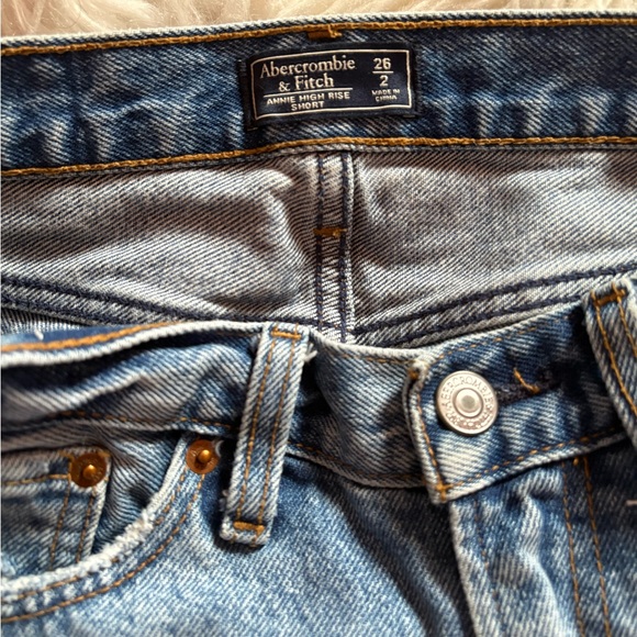 Abercrombie Annie High Rise Distressed Denim Shorts Size 26 / 2 - Picture 7 of 7
